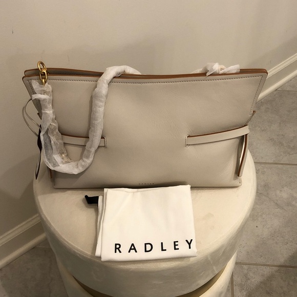 RADLEY LONDON Handbags - RADLEY LONDON Cream and Tan Shoulder Bag
